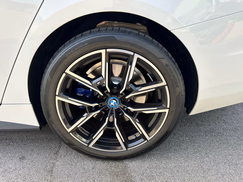 BMW i4 - 39