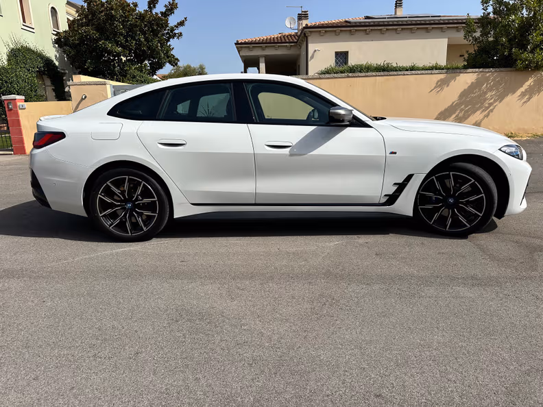 BMW i4 - 11