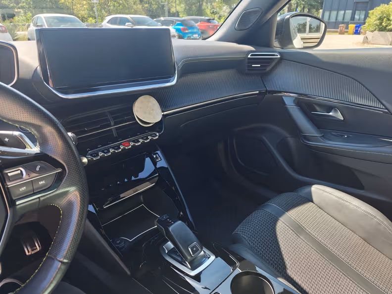 Peugeot 2008 - 18