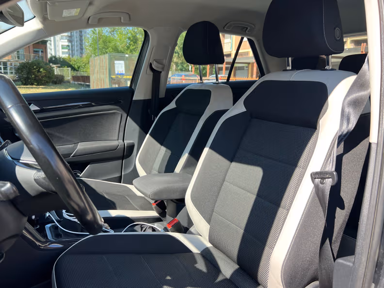 Volkswagen T-Roc - 12