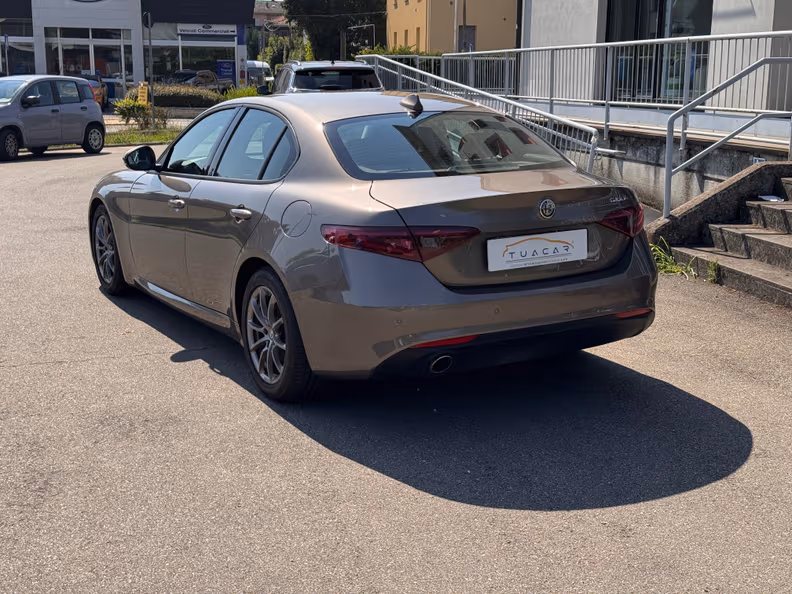 Alfa Romeo Giulia - 2