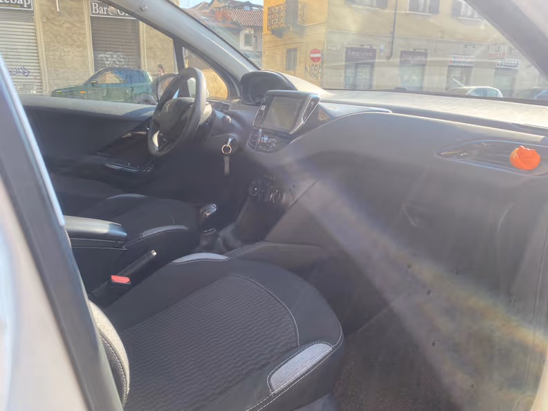 Peugeot 208 - 14