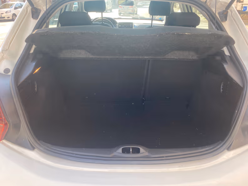 Peugeot 208 - 23