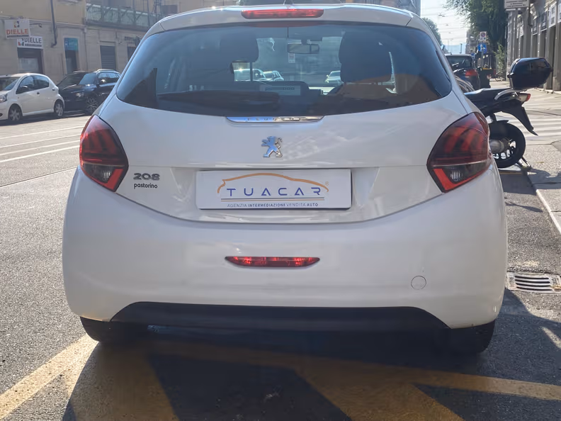 Peugeot 208 - 5