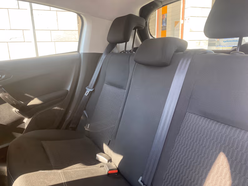 Peugeot 208 - 17