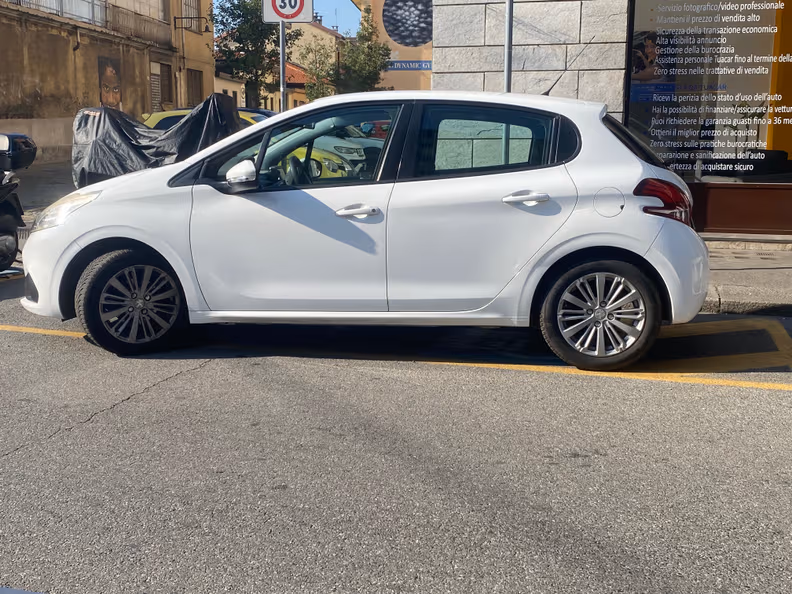 Peugeot 208 - 20