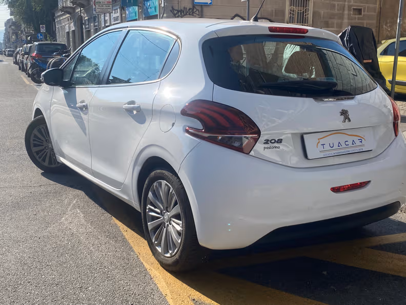 Peugeot 208 - 6