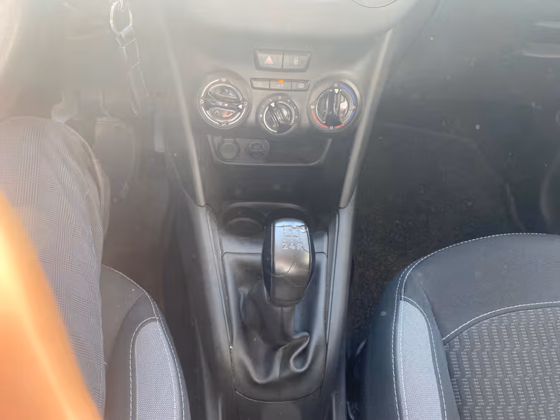 Peugeot 208 - 11