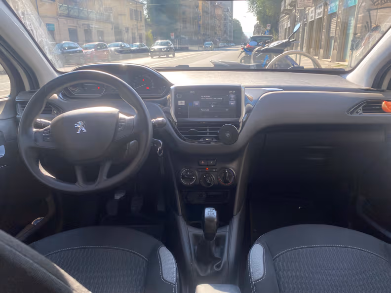 Peugeot 208 - 16