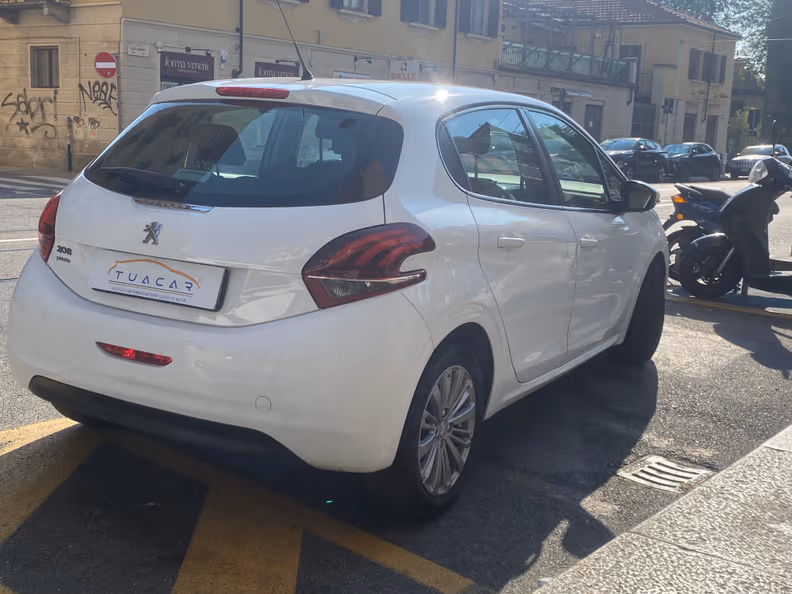 Peugeot 208 - 4
