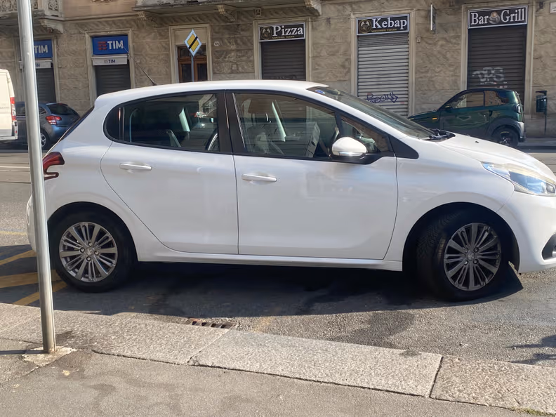 Peugeot 208 - 19