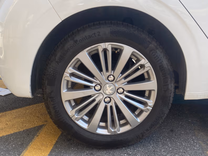 Peugeot 208 - 21