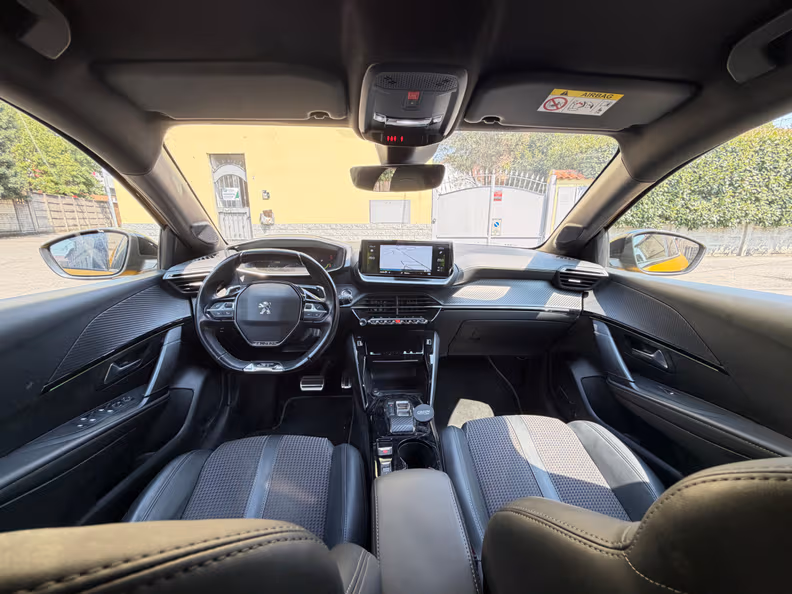 Peugeot 208 - 14