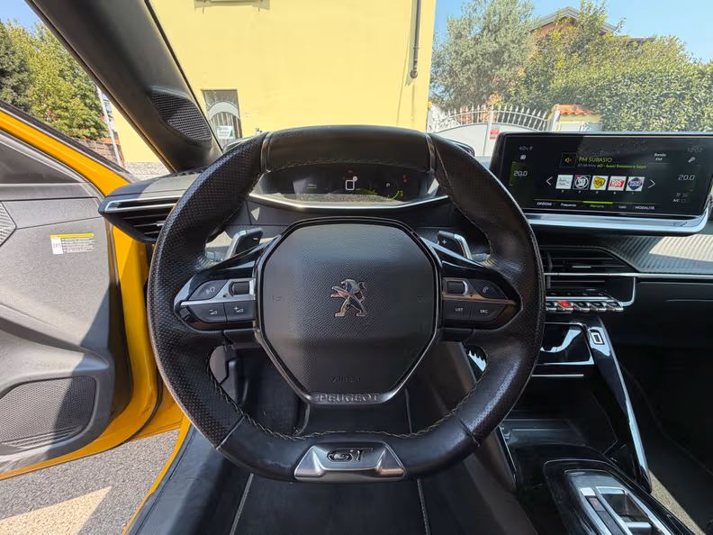 Peugeot 208 - 12