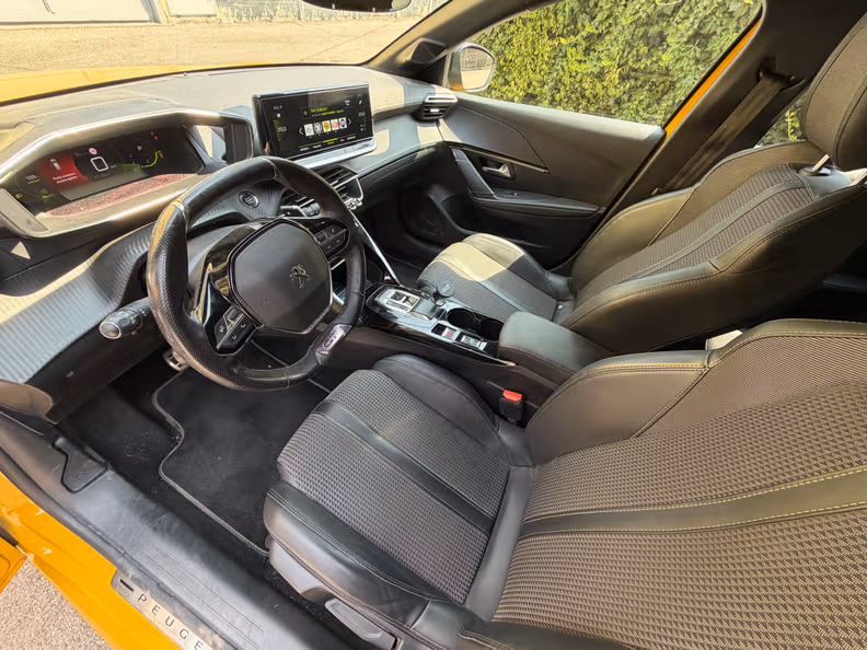 Peugeot 208 - 11