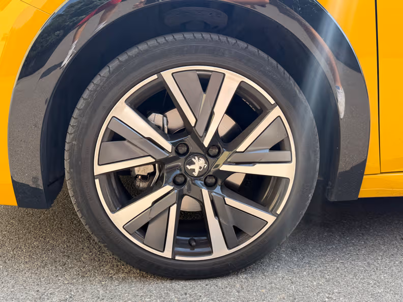 Peugeot 208 - 10