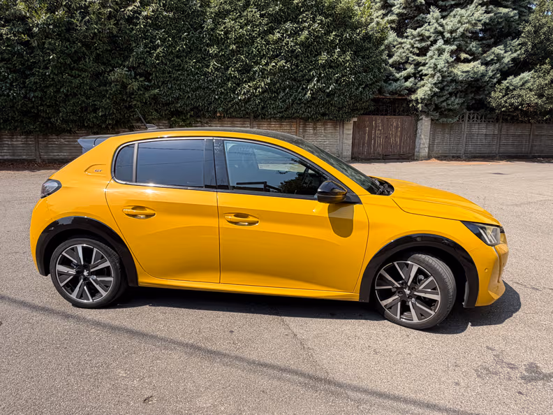 Peugeot 208 - 4