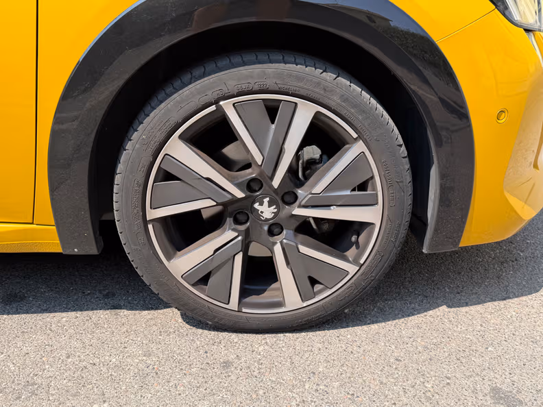 Peugeot 208 - 41