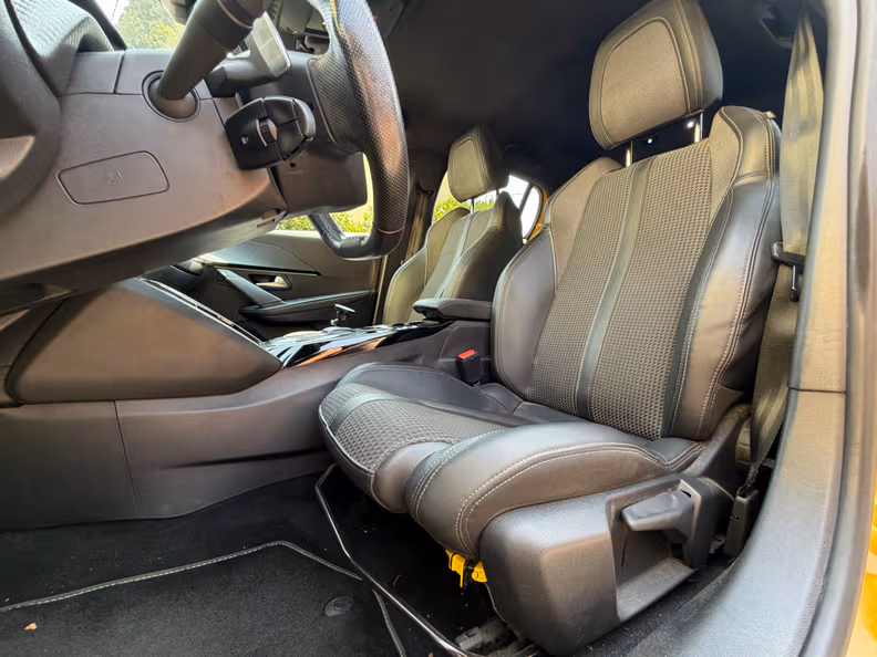 Peugeot 208 - 16