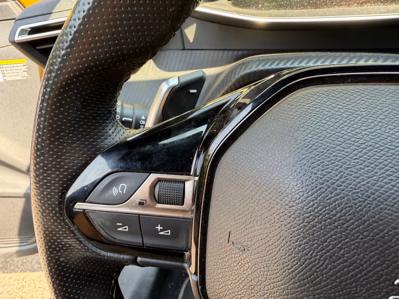 Peugeot 208 - 32