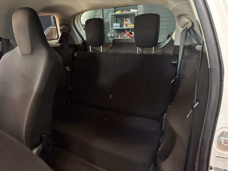 Toyota iQ - 14