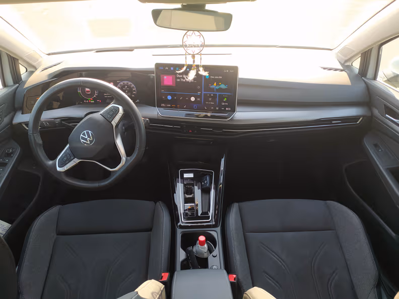 Volkswagen Golf - 8