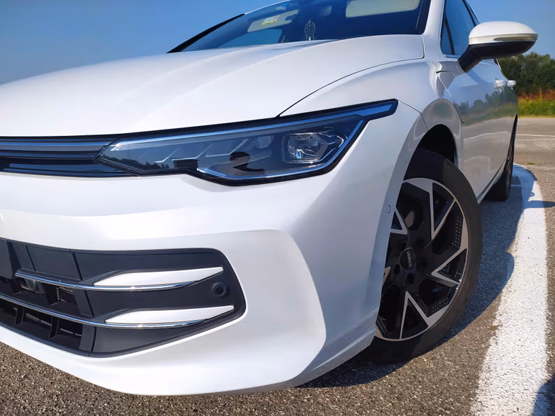Volkswagen Golf - 6