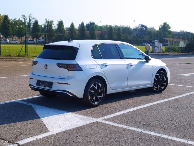 Volkswagen Golf - 4