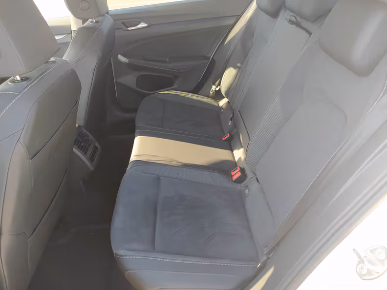 Volkswagen Golf - 44