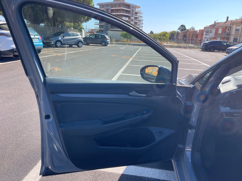 Volkswagen Golf - 6
