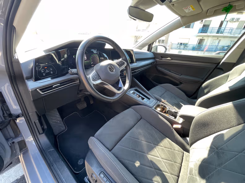 Volkswagen Golf - 37