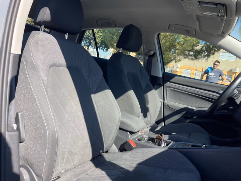Volkswagen Golf - 28