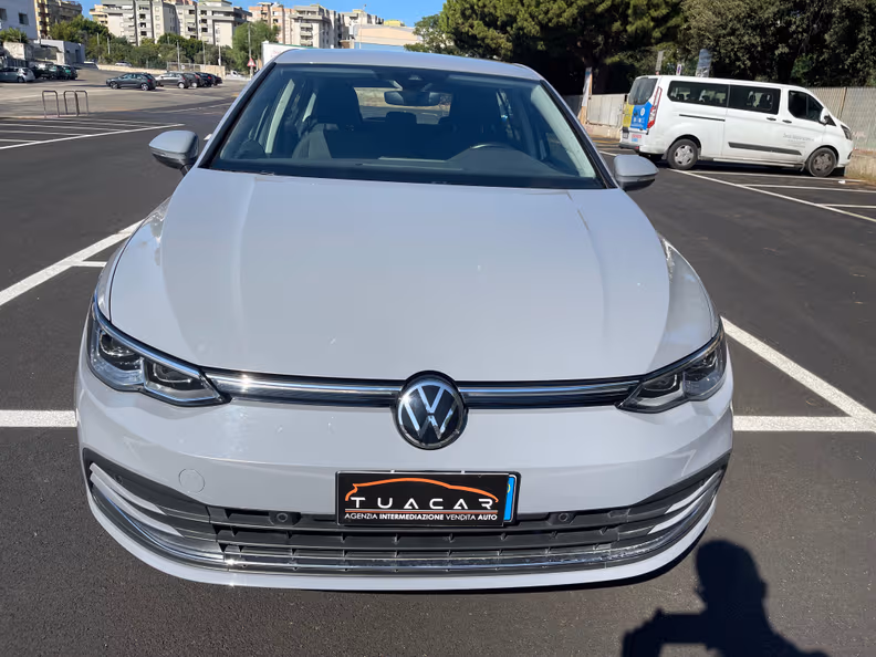 Volkswagen Golf - 44