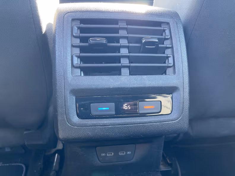 Volkswagen Golf - 24