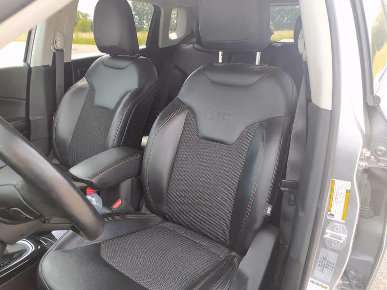 Jeep Compass - 34