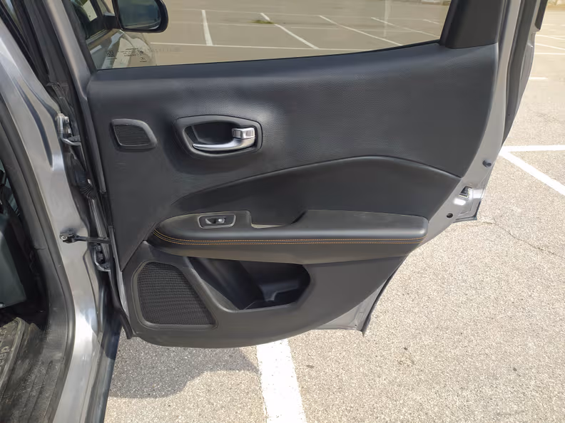 Jeep Compass - 38