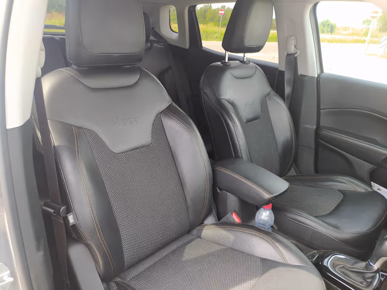 Jeep Compass - 37