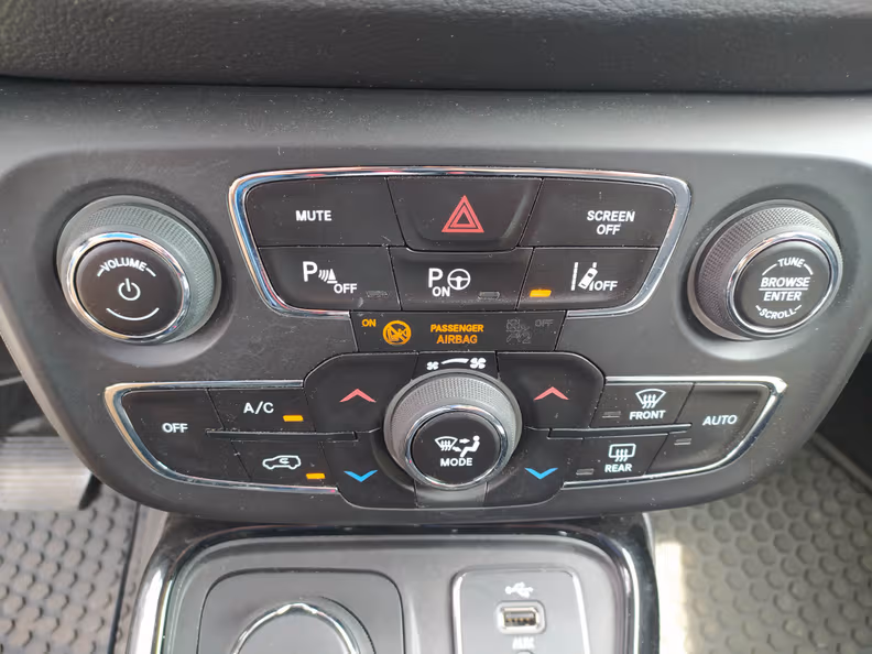 Jeep Compass - 63