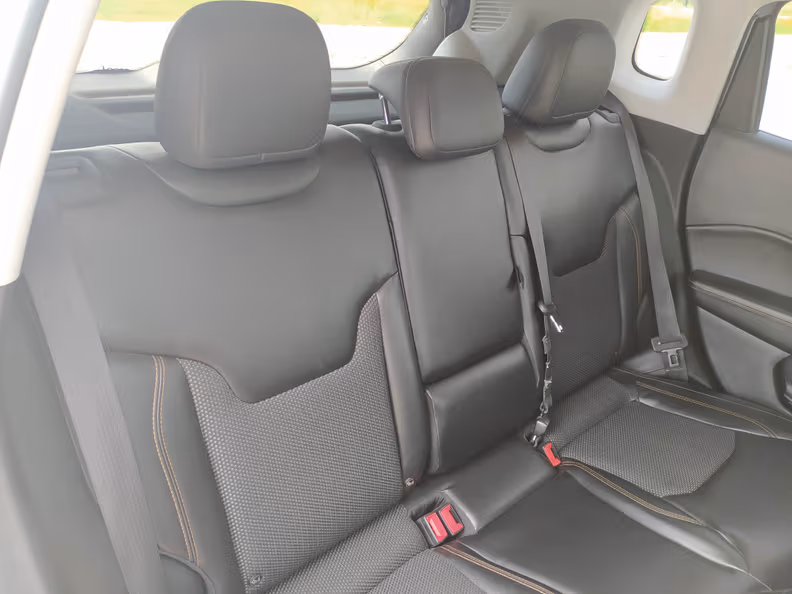 Jeep Compass - 41