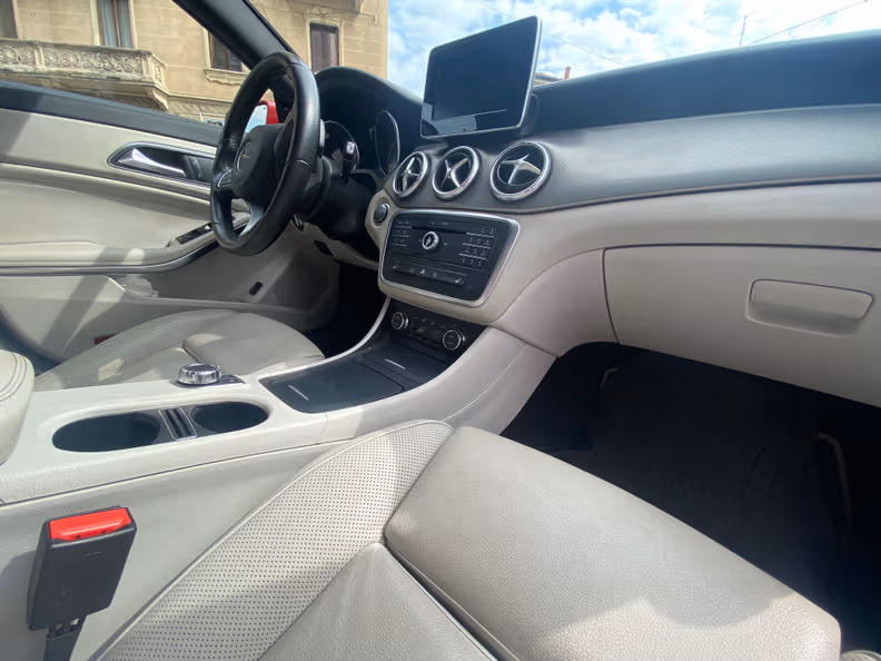 Mercedes-Benz CLA - 27