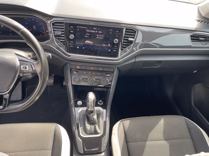 Volkswagen T-Roc - 17