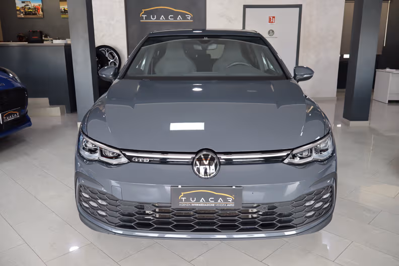 Volkswagen Golf - 2