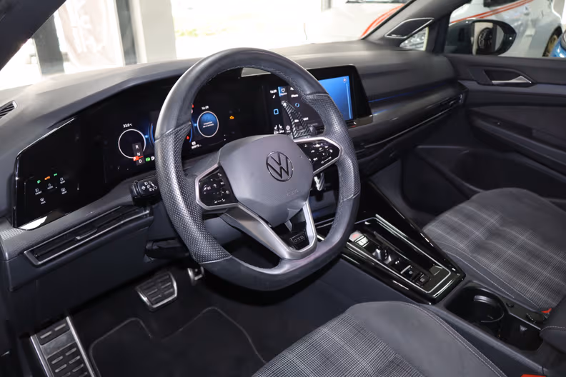 Volkswagen Golf - 8