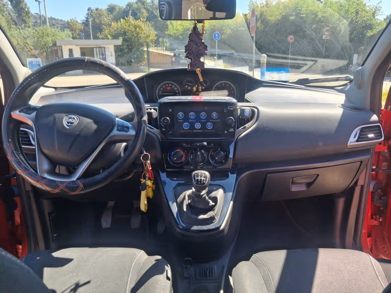 Lancia Ypsilon - 9