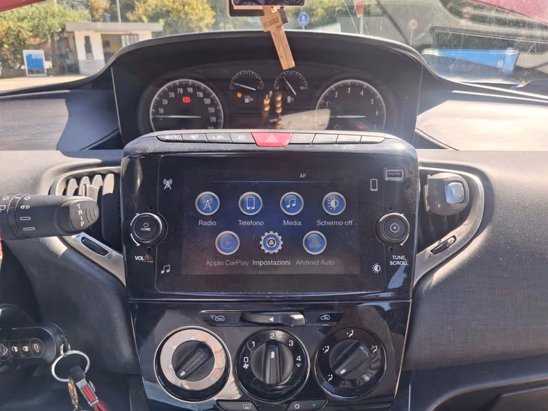 Lancia Ypsilon - 10