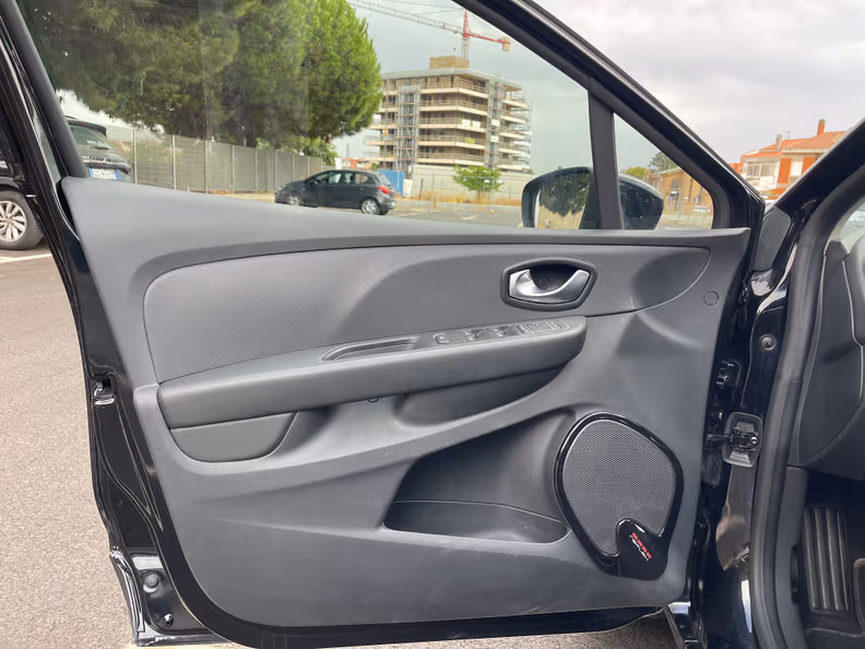 Renault Clio - 23