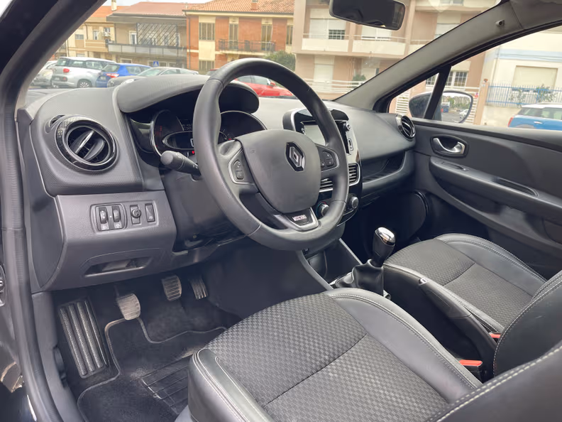 Renault Clio - 10