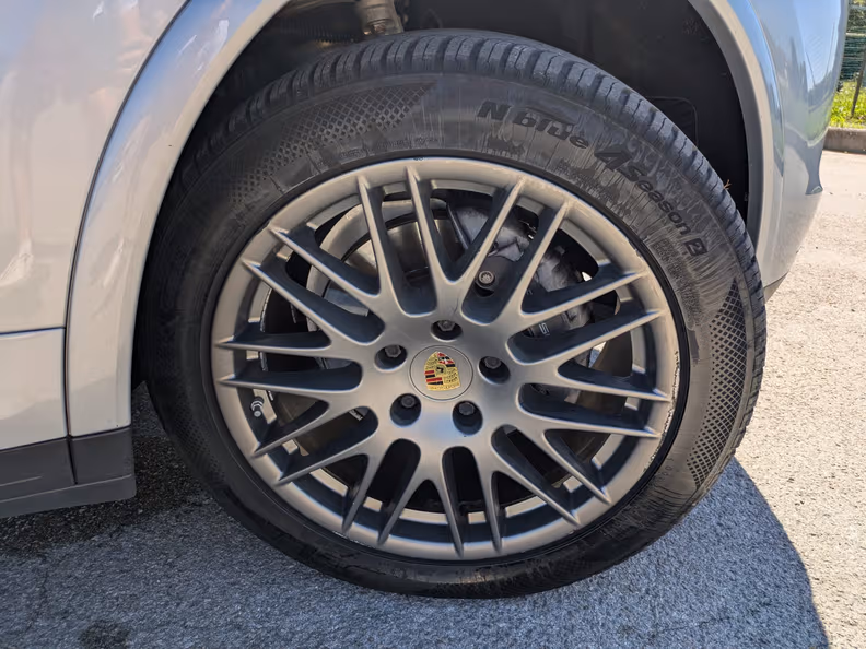 Porsche Cayenne - 58