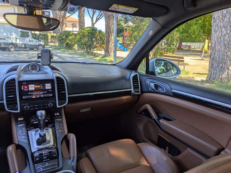 Porsche Cayenne - 30
