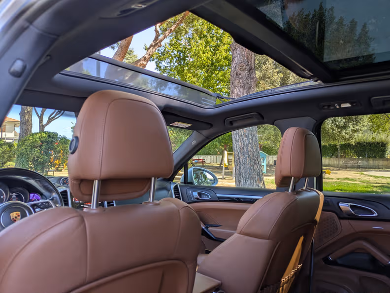 Porsche Cayenne - 34